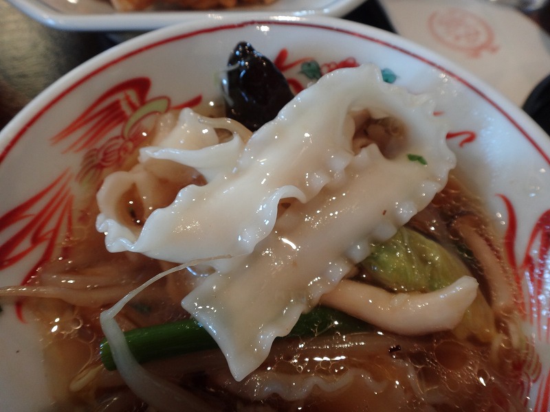 大分県別府レストラン東洋軒牛肉刀削麺の麺拡大写真