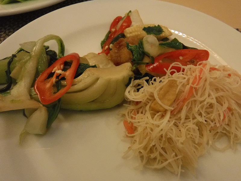 タイ チェンマイのホテル_ル・メリディアンチェンマイ_朝食ビュッフェ_イザ実食_野菜プレート