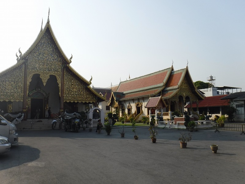 タイ チェンマイ市内観光_チェンマイ市内中心部にあるワット・チェン・マイというお寺