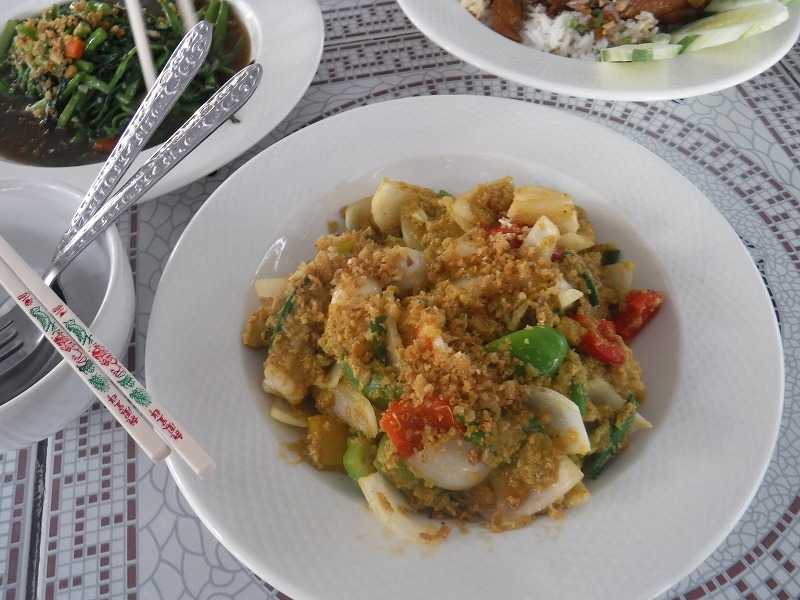 タイ チェンマイのローカル食堂 カイレストランMr KAI Restaurant_イザ実食_海鮮(イカ、エビ、その他）炒め的
