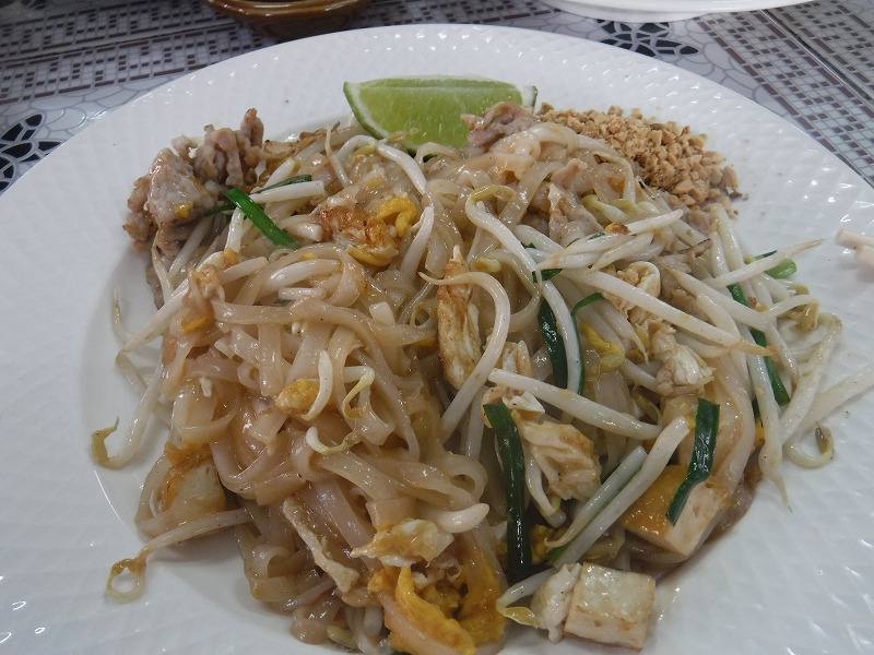 タイ チェンマイのローカル食堂 カイレストランMr KAI Restaurant_イザ実食_パットタイ
