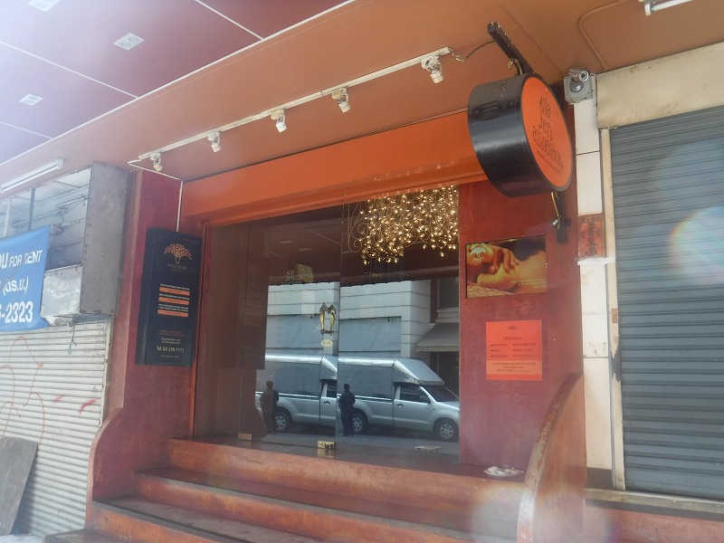 タイ・バンコクのタイマッサージ_アジアンハーブアソシエイション_サラデーン・パッポン店の入り口