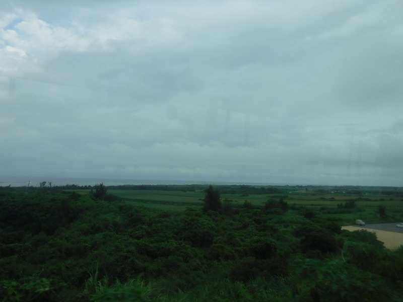 石垣空港の路線バス_社内から見た石垣島の風景