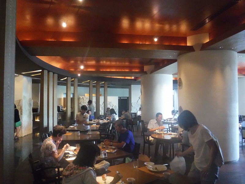 石垣島インターコンチネンタル石垣リゾートの朝食洋食ブッフェのサンコーストカフェ会場