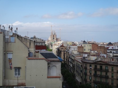 スペイン世界遺産カサ・ミラ_屋上から見るサグラダ・ファミリア2