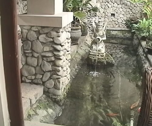 バリ島スパ｜カップルおすすめ！ベルエアースパ_敷地内の池