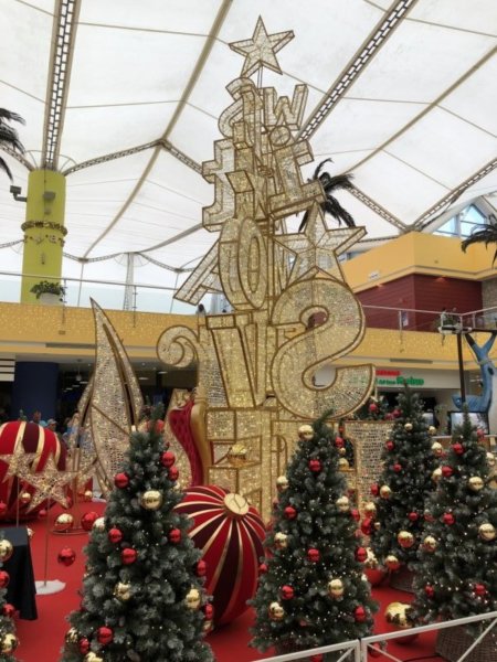 メキシコ・プエルトバジャルタの大型ショッピングモール_ガレリア・バリャルタ_クリスマス飾り１