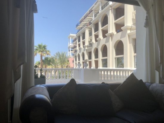 マルタ島ウエスティンドラゴラーナリゾートホテル_デラックスシービュールーム_最初に通されたお部屋窓からの眺め