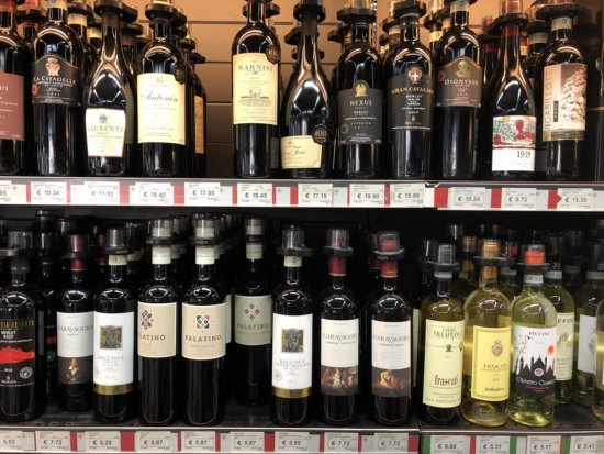 マルタのスーパーarkadia_ワイン売り場のマルタ産ワイン