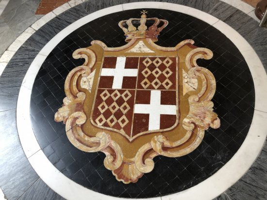 マルタ島_マルタ首都バレッタにあるマルタ騎士団長の宮殿_床にあったマルタ騎士団のシンボル