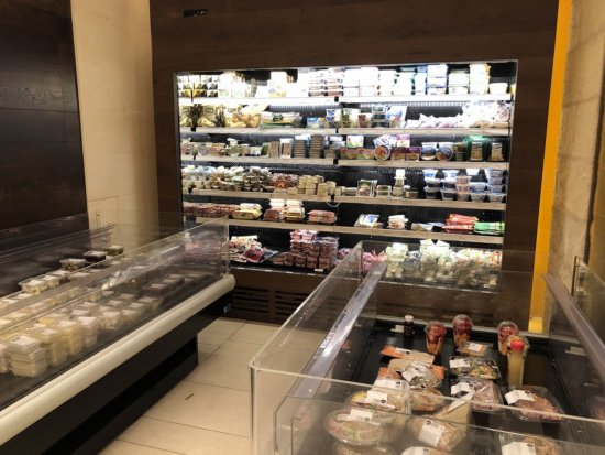 バレッタの地下スーパーマーケットFood MARKET_サンドイッチやパン