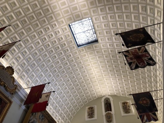 マルタ騎士団の聖ヨハネ大聖堂_内部_入ってスグの天井