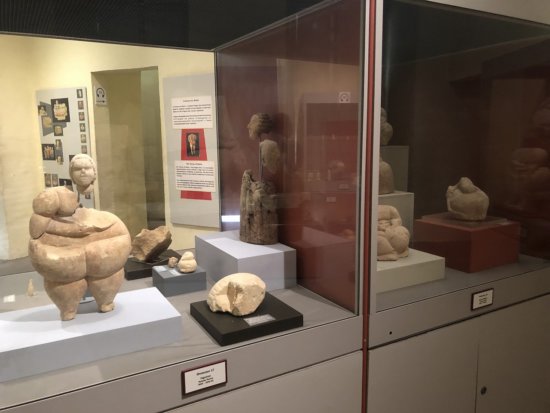 マルタ島バレッタの国立考古学博物館_ハジャー・イム神殿で発掘された女神像の本物