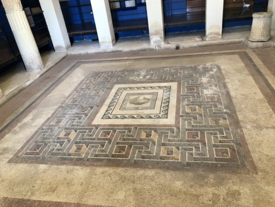 マルタ島の古都イムディーナ_ドムス・ロマーナ_立体的な模様のモザイク床