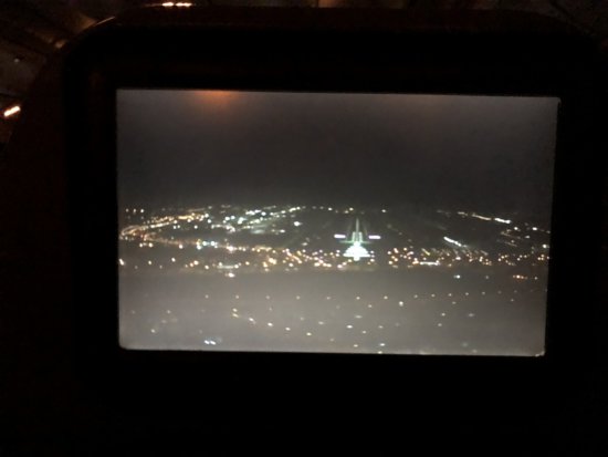 マルタ国際空港からエミレーツEmirates便でドバイ国際空港へ_ドバイ国際空港の夜の滑走路