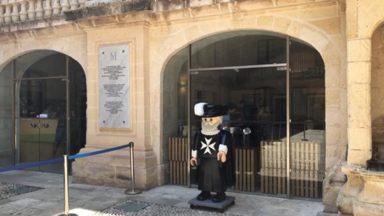 マルタ島の古都イムディーナ_イムディーナ国立自然史博物館_マルタ島限定のマルタ騎士団プレイモービル人形フィギュア