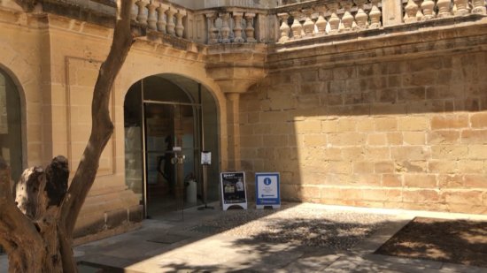 マルタ島の古都イムディーナ_イムディーナ国立自然史博物館入り口
