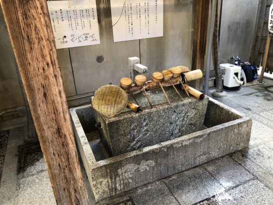 京都 御金神社_手水舎