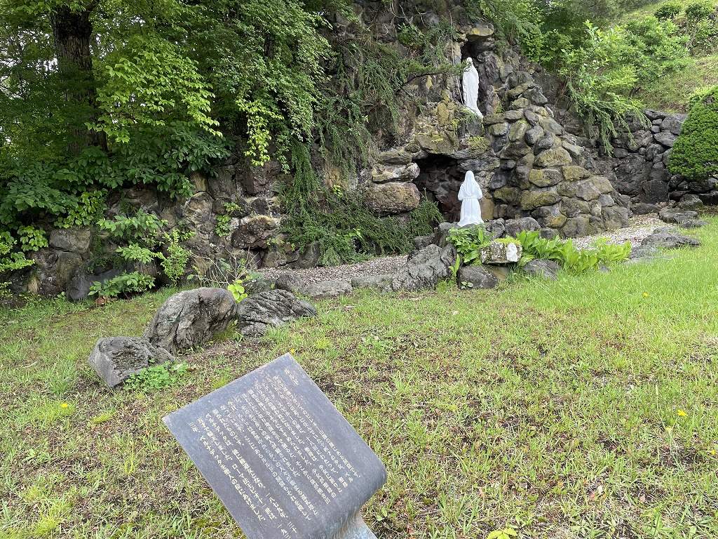 函館トラピスチヌ修道院_院内にあるルルドの泉ミニチュア